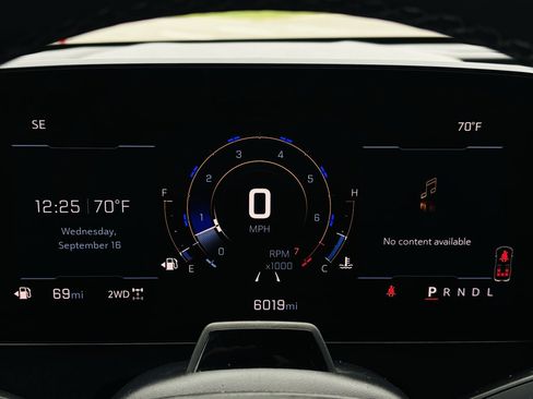 Used 2025 Chevrolet Traverse Z71 w/ Enhanced Driving Package AWD/4WD image 54