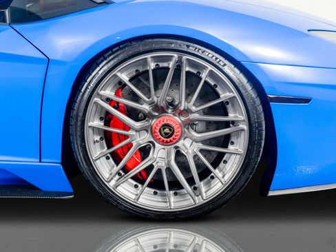 Used 2018 Lamborghini Aventador S image 7