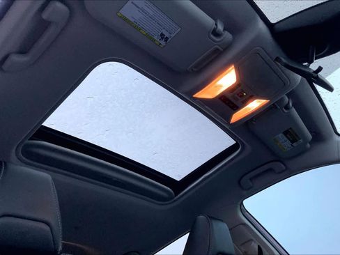 Used 2021 Toyota RAV4 XLE Premium image 13