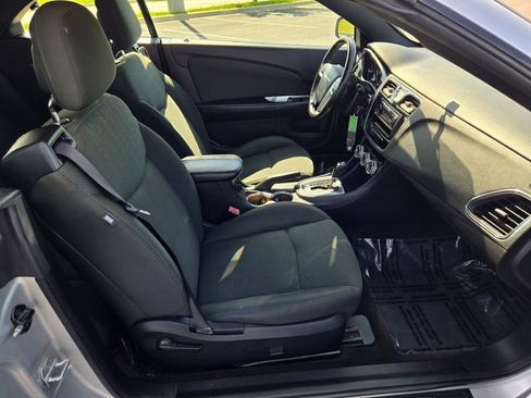 Used 2011 Chrysler 200 Touring FWD image 6