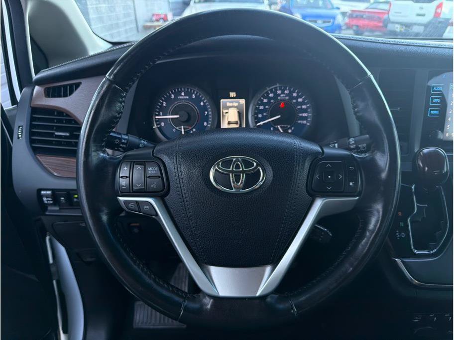 Used 2017 Toyota Sienna Limited Premium AWD/4WD image 15