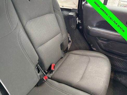 Used 2019 Jeep Wrangler Unlimited Sahara image 15