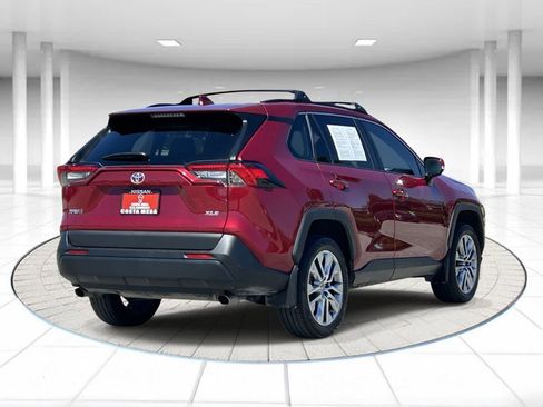 Used 2023 Toyota RAV4 XLE Premium image 4