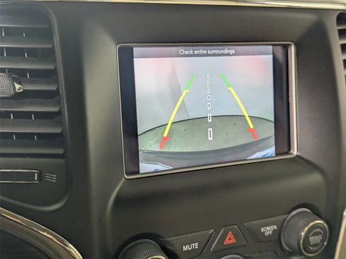 Used 2019 Jeep Grand Cherokee Laredo image 22