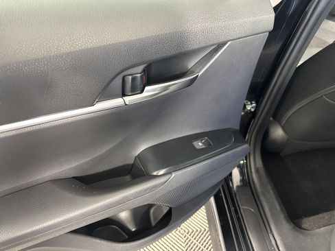 Used 2019 Toyota Camry SE image 18