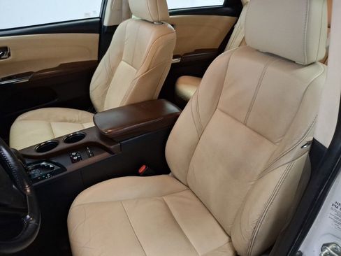 Used 2015 Toyota Avalon XLE image 17