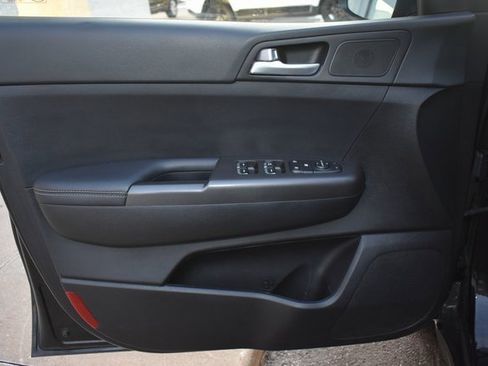 Used 2020 Kia Sportage LX image 14