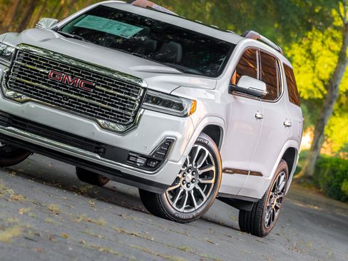 Used 2021 GMC Acadia Denali w/ Denali Technology Package FWD image 24