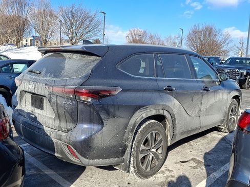 Certified 2025 Toyota Highlander XLE image 4
