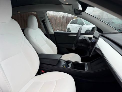 Used 2023 Tesla Model Y 2WD image 14