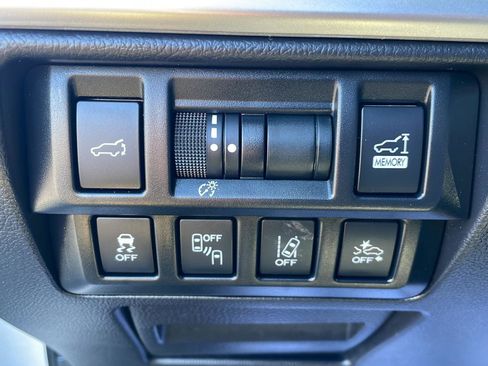 Used 2018 Subaru Outback 2.5i Limited AWD/4WD image 12