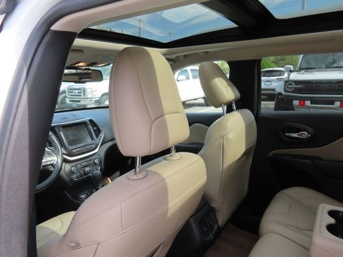 Used 2015 Jeep Cherokee Limited w/ Luxury Group image 24