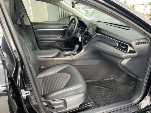 Used 2023 Toyota Camry SE image 10