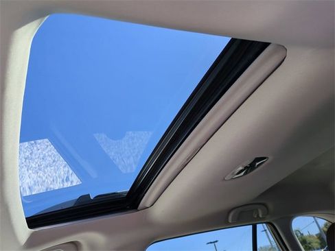 Used 2020 Subaru Outback Touring XT image 22