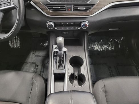 Used 2025 Nissan Altima 2.5 SV image 16