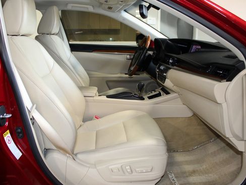 Used 2013 Lexus ES 300h w/ Luxury Pkg FWD image 28