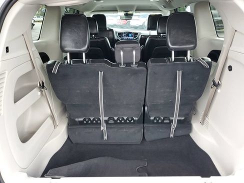 Used 2024 Chrysler Pacifica Touring-L FWD image 36