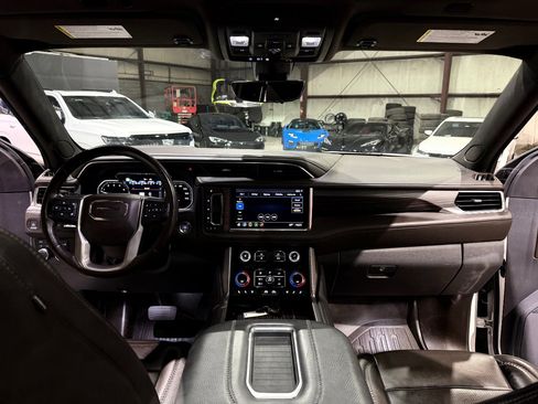 Used 2021 GMC Yukon XL Denali w/ Denali Ultimate Package AWD/4WD image 29