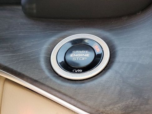 Used 2024 Jeep Grand Cherokee Limited image 18