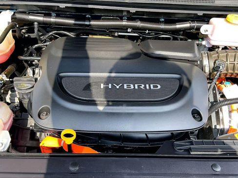 Used 2023 Chrysler Pacifica Touring-L FWD image 31
