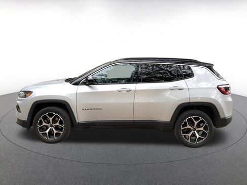 Used 2025 Jeep Compass Limited image 4