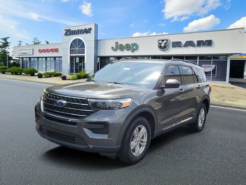 Used 2020 Ford Explorer XLT AWD/4WD image 2
