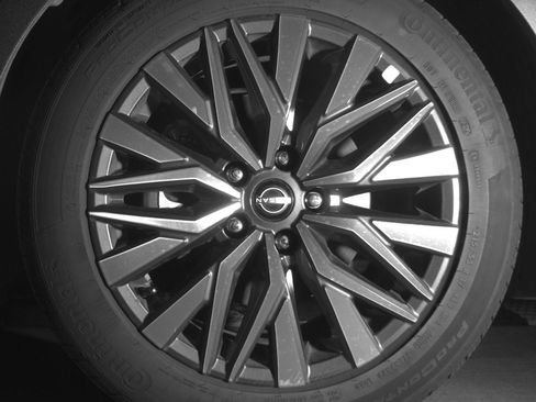 Used 2025 Nissan Altima 2.5 SV FWD image 12