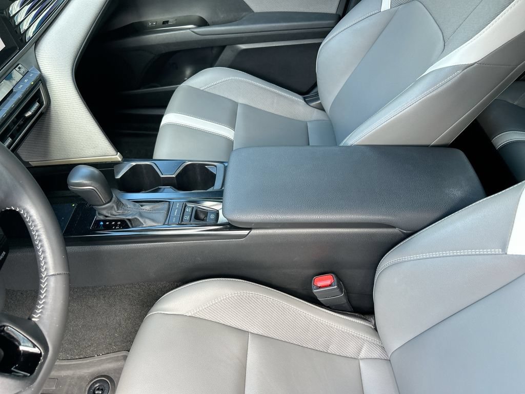 Used 2025 Toyota Camry SE w/ Convenience Package FWD image 29