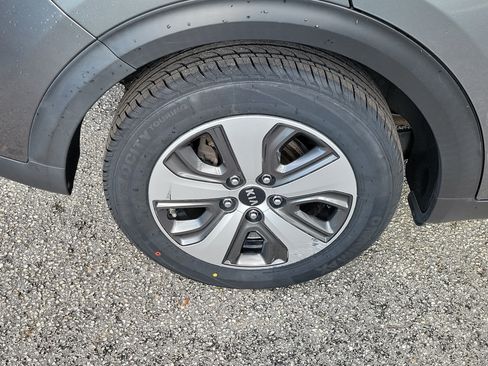 Used 2018 Kia Niro LX FWD image 39