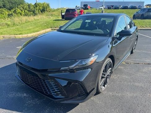 New 2026 Toyota Camry Hybrid FWD image 7