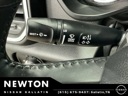 Used 2023 RAM 1500 Big Horn AWD/4WD image 42