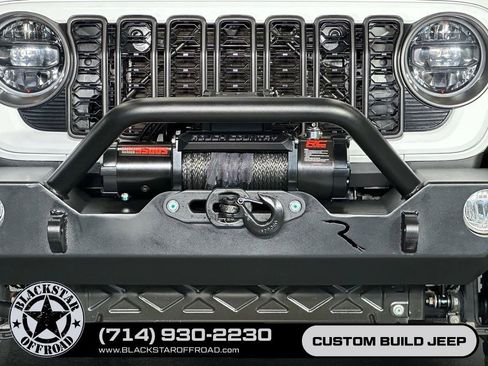 Used 2024 Jeep Wrangler Unlimited Rubicon w/ Convenience Group AWD/4WD image 4