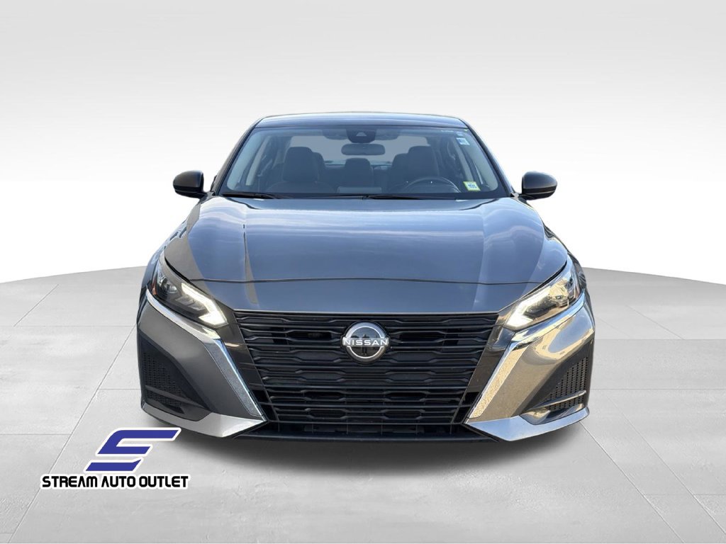 Used 2025 Nissan Altima 2.5 SV AWD/4WD image 2