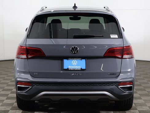 Used 2022 Volkswagen Taos SE w/ Driver Assistance Package image 11