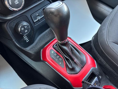 Used 2016 Jeep Renegade Trailhawk w/ Cold Weather Group image 36