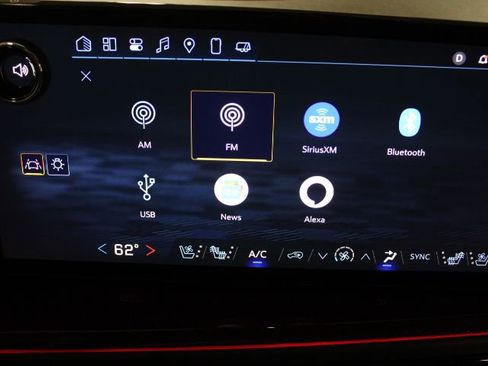 Used 2024 Chevrolet Traverse RS image 49