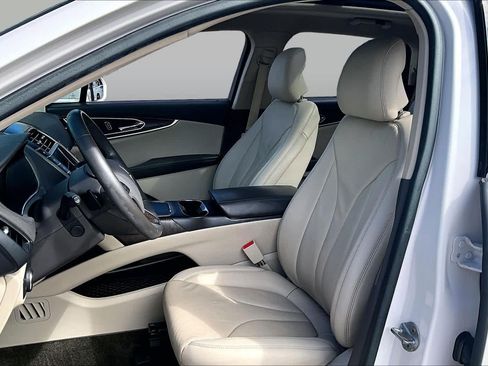 Used 2017 Lincoln MKX Reserve w/ Driver Assistance Package FWD image 12