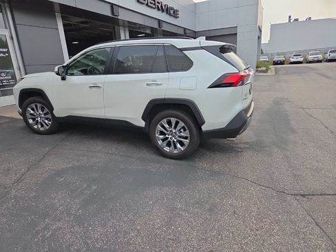 Used 2019 Toyota RAV4 Limited w/ Advanced Technology Package AWD/4WD image 9