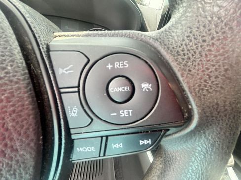 Used 2020 Toyota RAV4 XLE AWD/4WD image 42