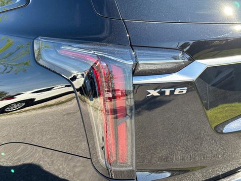 Used 2025 Cadillac XT6 Sport image 11