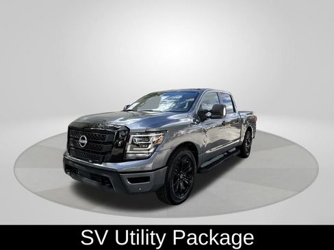 Used 2023 Nissan Titan SV w/ SV Convenience Package image 3