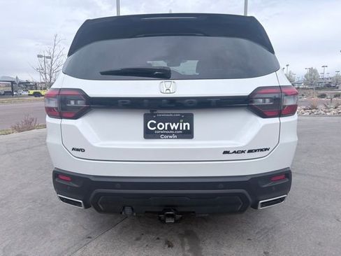 Used 2025 Honda Pilot Black Edition image 7