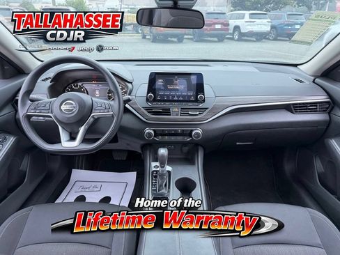 Used 2025 Nissan Altima 2.5 SV FWD image 25