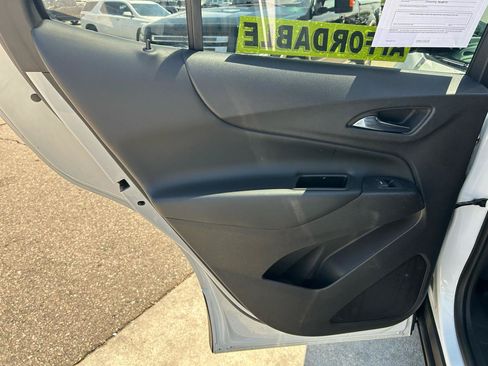 Used 2018 Chevrolet Equinox LT FWD image 13
