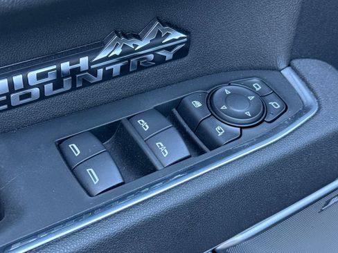 Used 2025 Chevrolet Silverado 1500 High Country AWD/4WD image 12