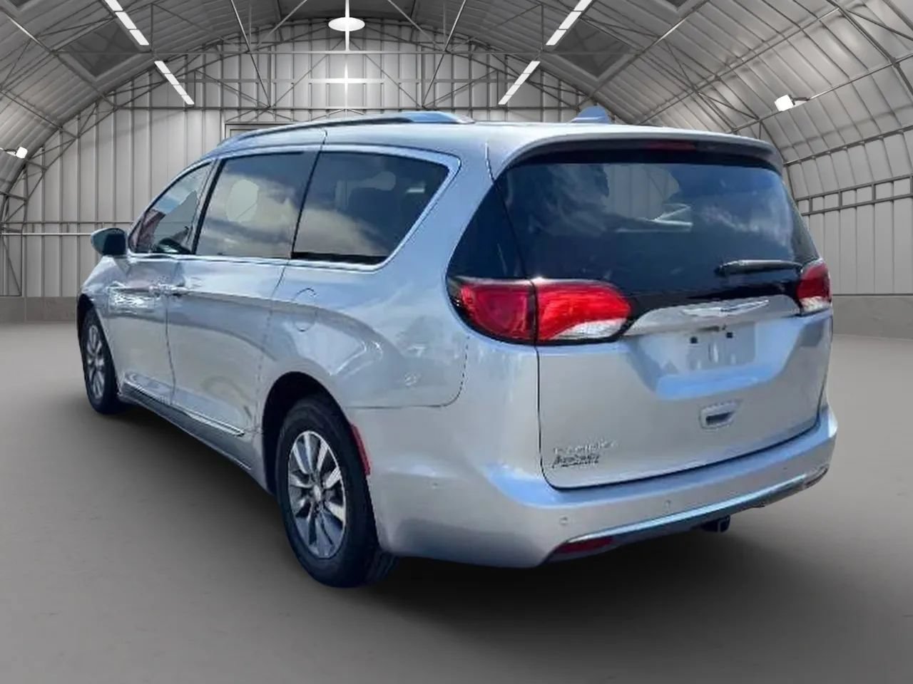 Used 2019 Chrysler Pacifica Touring-L Plus FWD image 5