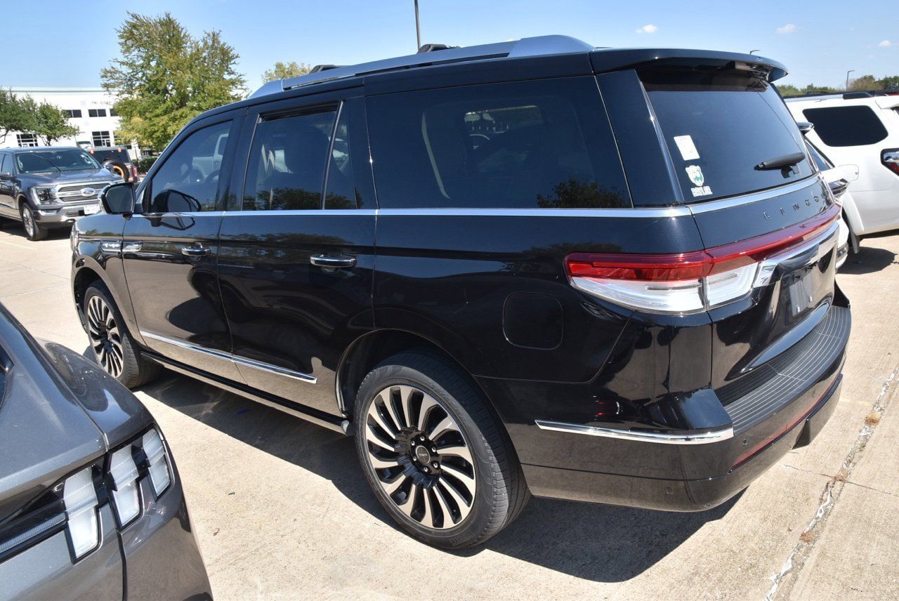 Used 2022 Lincoln Navigator Black Label AWD/4WD image 9