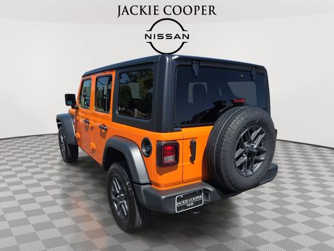 Used 2025 Jeep Wrangler Unlimited Sport AWD/4WD image 7