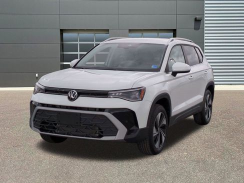 New 2026 Volkswagen Taos SE AWD/4WD image 3