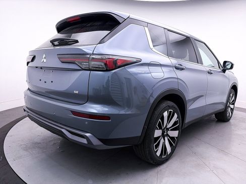 New 2026 Mitsubishi Outlander SE image 6
